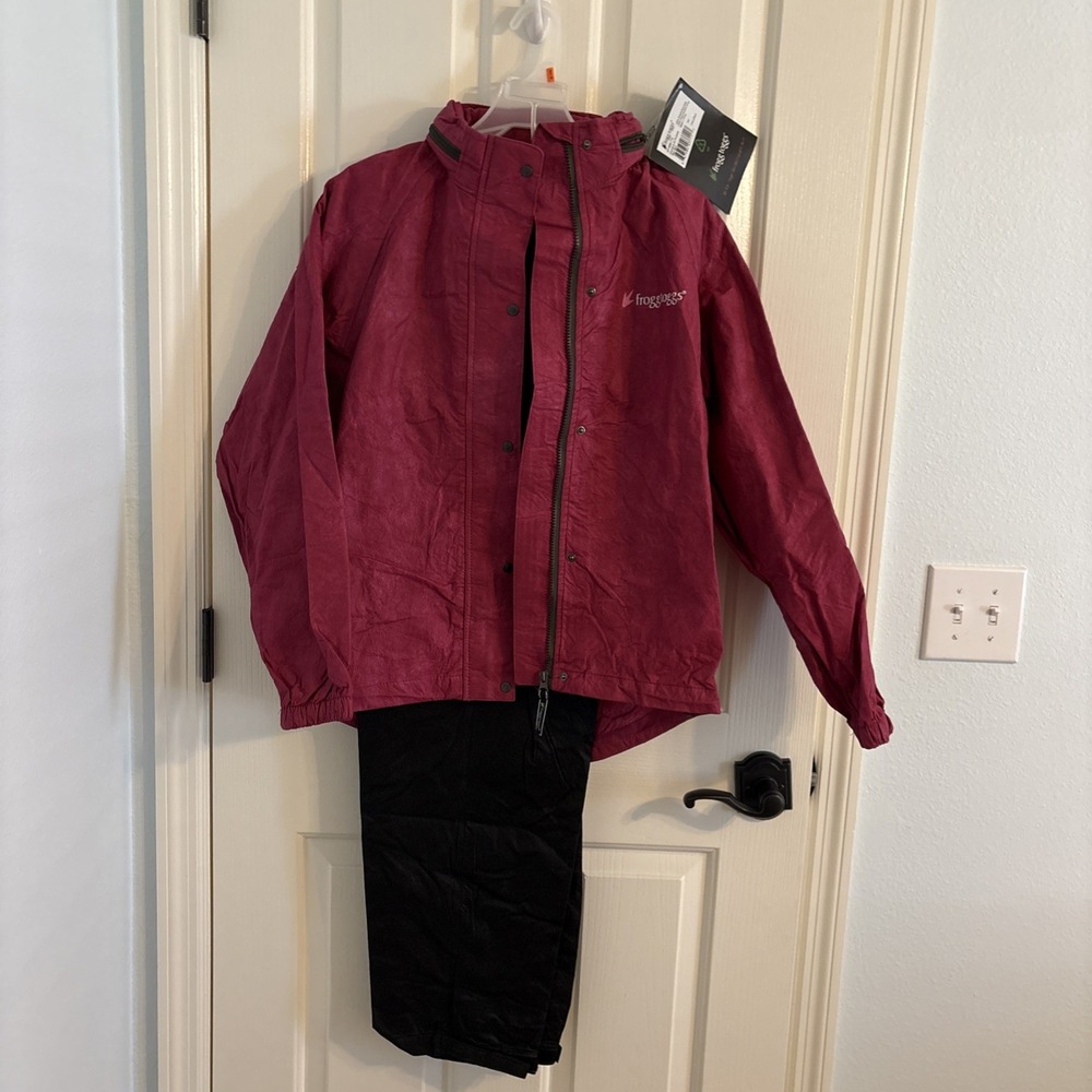 NWT FROGG TOGGS Women's Classic All-Purpose Waterproof Rain Suit, Cherry/Black M